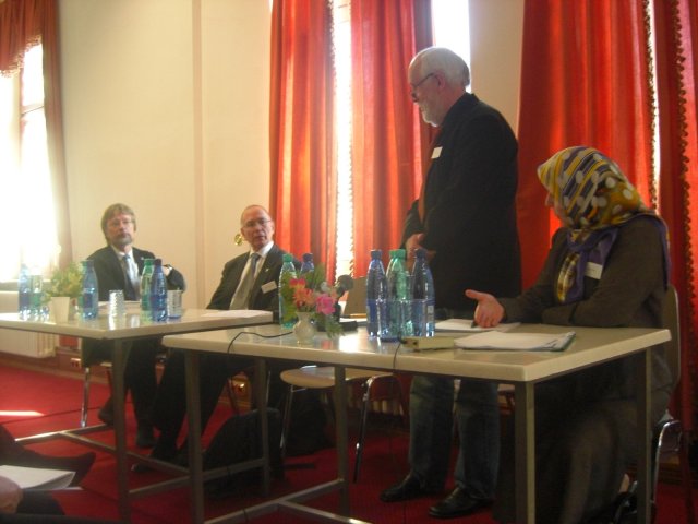 Plenumsdiskussion mit Landespfarrer Joachim Müller-Lange, Diakon Peter Neumann, Pfr. Klaus Temme, Nigar Yardim
